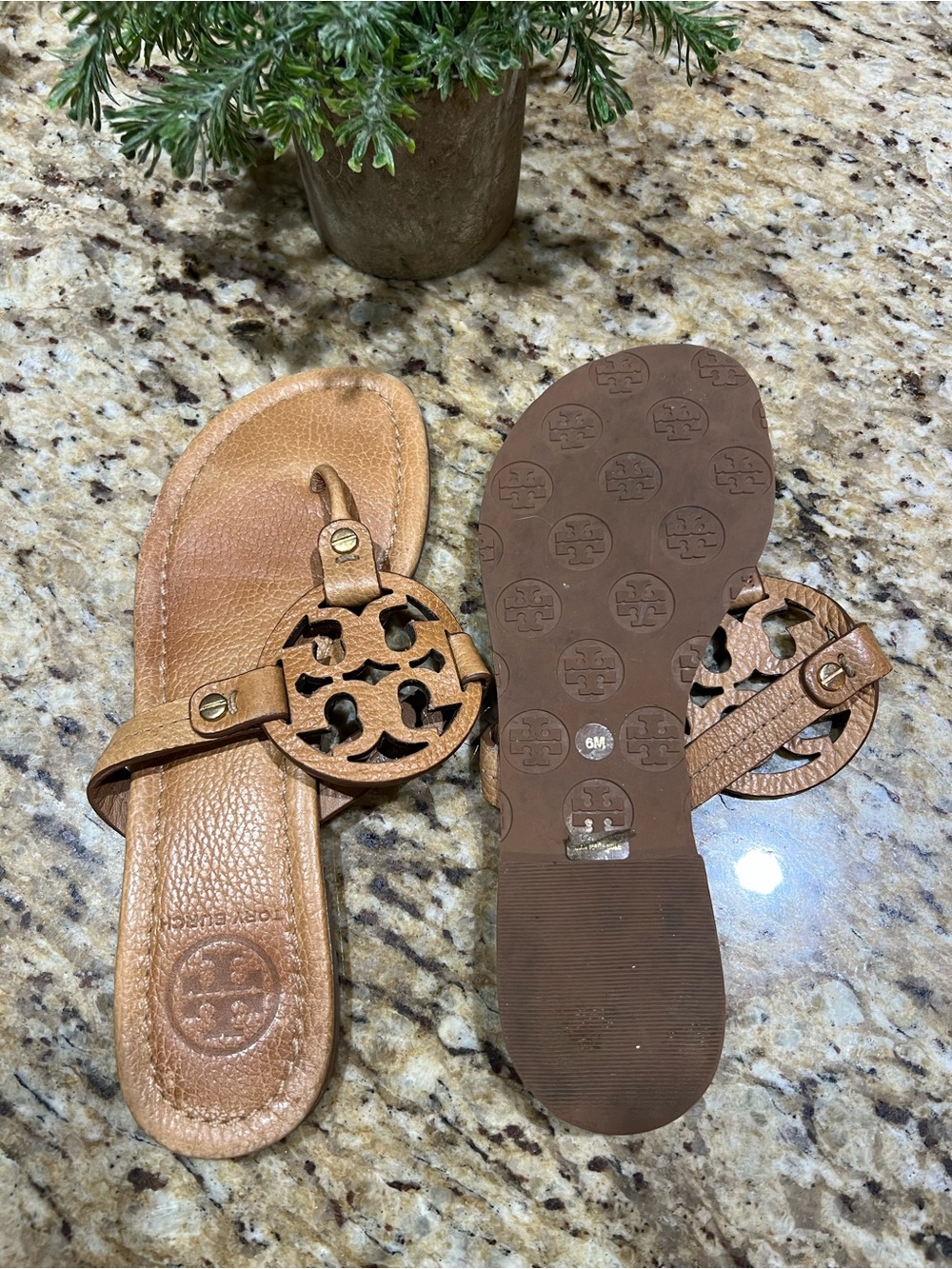 TORY BURCH Miller Tan Textured Leather Thong Sandal 6M - Picture 11 of 11